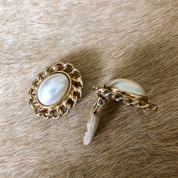 Retro clip on earrings - Picture 2 of 3